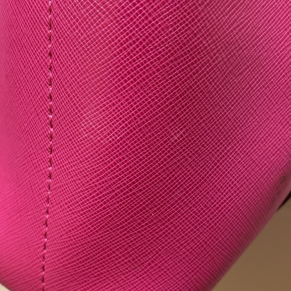 Michael Kors Fuchsia Leather Medium Tote pre-loved. - Picture 12 of 13